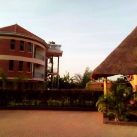 Nile Bridge Cottages Jinja Bagian luar foto