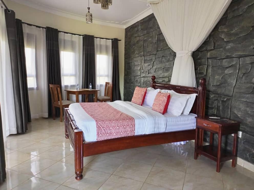 Nile Bridge Cottages Jinja Bagian luar foto